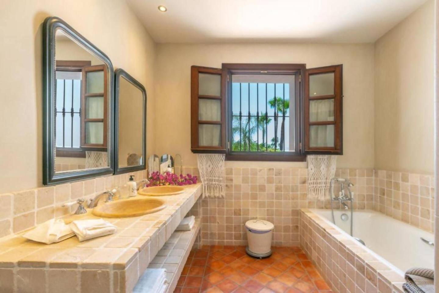 Villa Casa Sol Encantadora Villa Con Piscina Marbella Kültér fotó